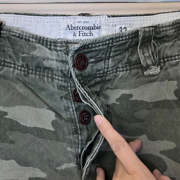 Abercrombie Fitch Camo Cargo Pockets Heavyweight Shorts - Men's Size 32 - Green - Picture 3 of 11